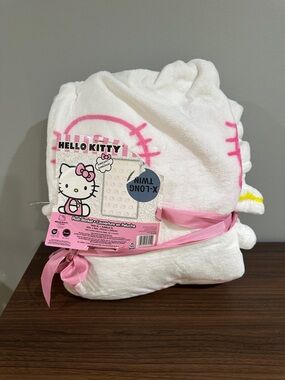 Hello Kitty White and Pink Hooded Plush Blanket